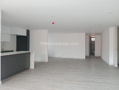 Apartamento de 3 alcobas en venta en Laureles, Medellín, 131 m² · foto 2 de 19