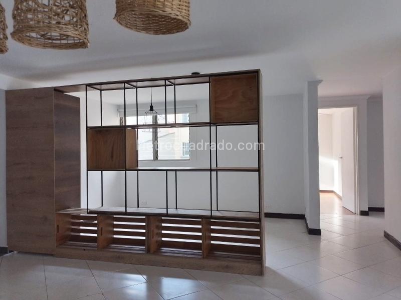 Spacious 4BR Apartment with Balcony in Laureles - 2