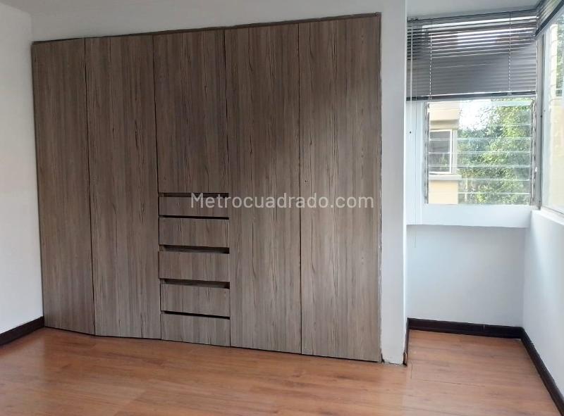 Spacious 4BR Apartment with Balcony in Laureles - 7