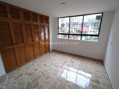 Apartamento de 3 alcobas en venta en Laureles, Medellín, 127 m² · foto 10 de 19