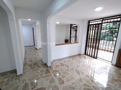 Apartamento de 3 alcobas en venta en Laureles, Medellín, 127 m² · foto 2 de 19