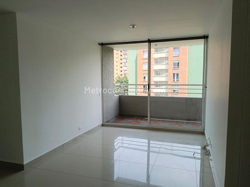 3BR Apartment with Balcony and Covered Parking in Belún - 2