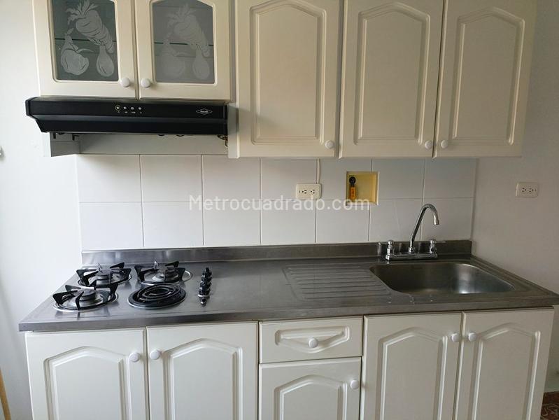 3BR Apartment with Balcony and Covered Parking in Belún - 5