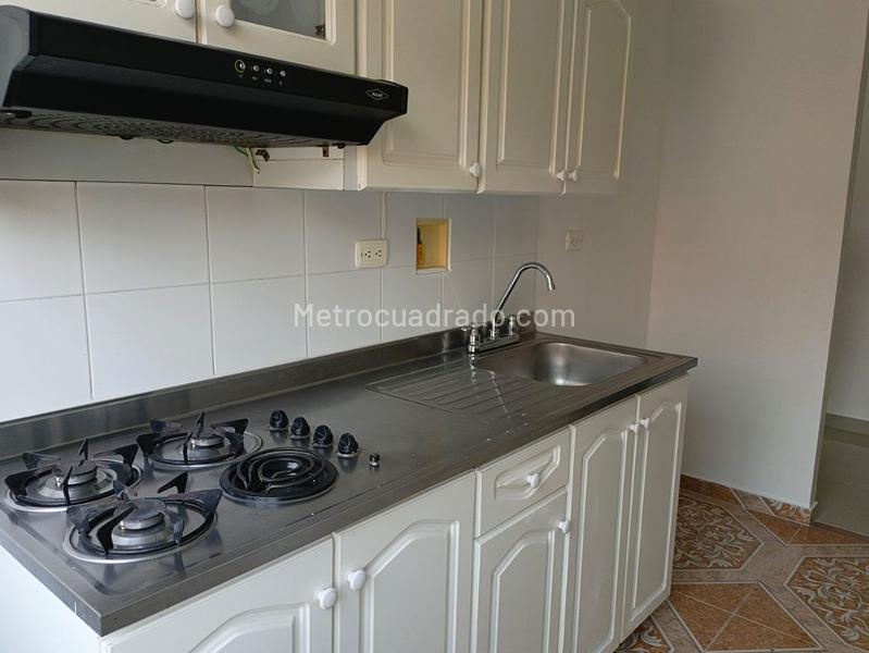 3BR Apartment with Balcony and Covered Parking in Belún - 6