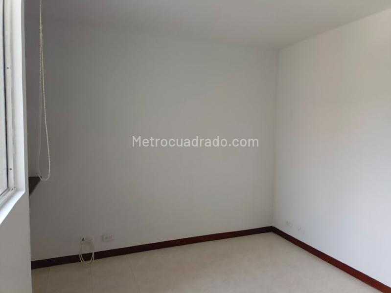 3BR Apartment with Balcony and Covered Parking in Belún - 8