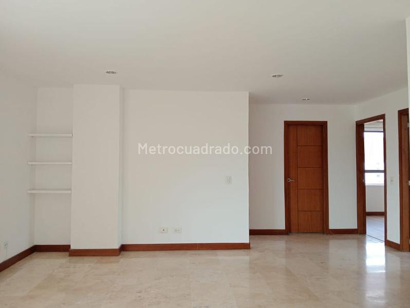 Apartamento Amplio de 3 Alcobas con Jacuzzi en Laureles - 3