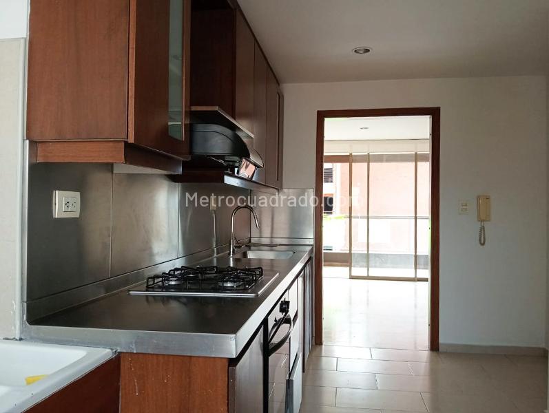 Apartamento Amplio de 3 Alcobas con Jacuzzi en Laureles - 4