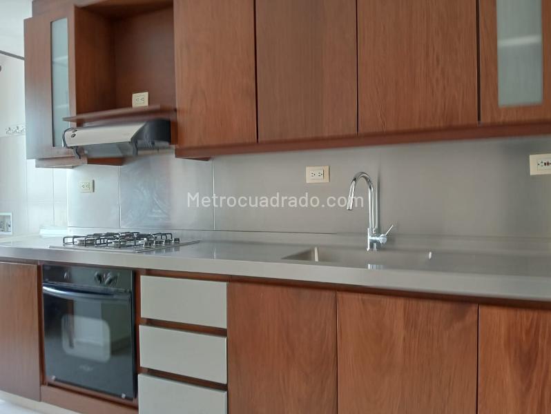 Apartamento Amplio de 3 Alcobas con Jacuzzi en Laureles - 7
