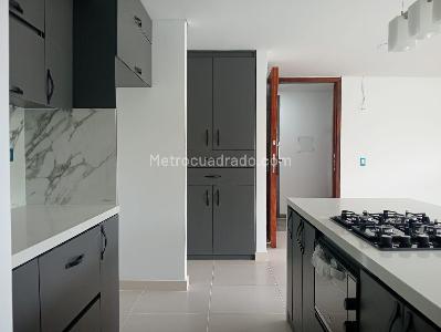 Apartamento de 3 alcobas en venta en La America, Medellín, 100 m² · foto 8 de 20