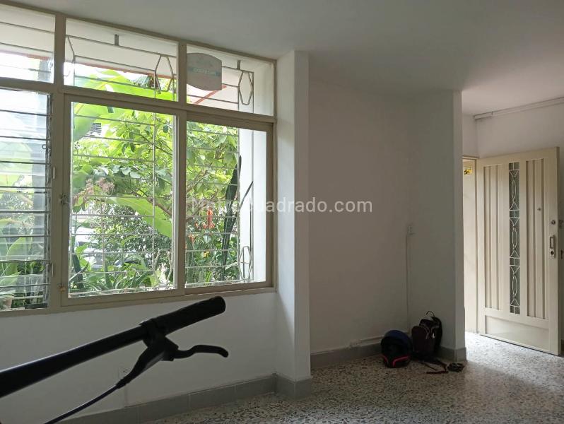 Casa Independiente de 3 Alcobas Cerca a Servicios en Laureles - 2