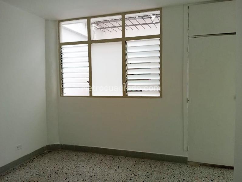 Casa Independiente de 3 Alcobas Cerca a Servicios en Laureles - 7