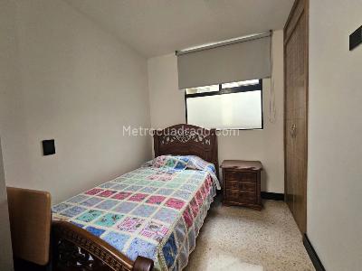 Apartamento de 3 alcobas en venta en Laureles, Medellín, 137 m² · foto 10 de 20