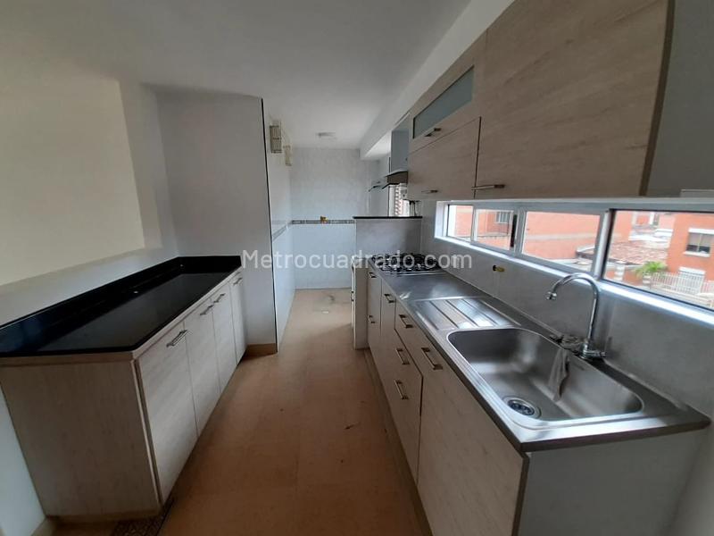 4BR Apartment in LAURELES (100 m²) - 4