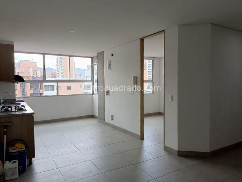 Estudio Exterior de 1 Alcoba en Belén (Pisos en Porcelanato)