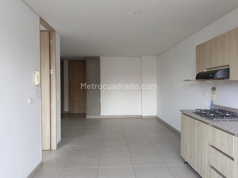 Estudio Exterior de 1 Alcoba en Belén (Pisos en Porcelanato) - 3