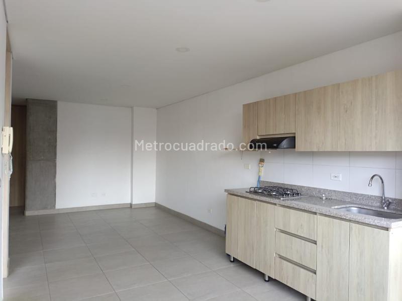 Estudio Exterior de 1 Alcoba en Belén (Pisos en Porcelanato) - 4