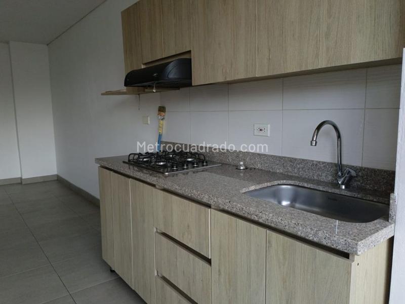 Estudio Exterior de 1 Alcoba en Belén (Pisos en Porcelanato) - 7