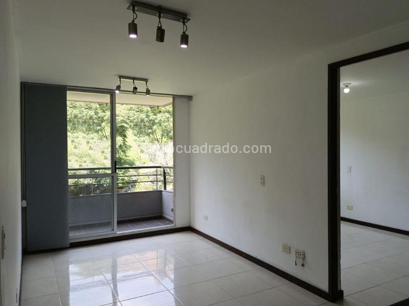 Apartamento de 2 Alcobas en Belén con Balcón y Parqueadero Cubierto - 2