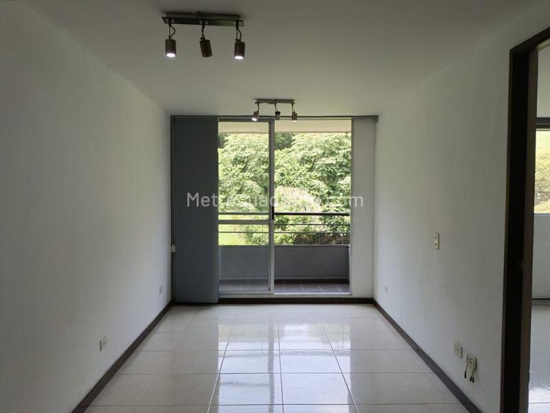 Apartamento de 2 Alcobas en Belén con Balcón y Parqueadero Cubierto - 3