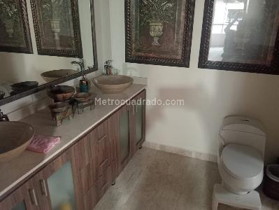 Apartamento de 4 alcobas en venta en Laureles, Medellín, 215 m² · foto 16 de 18