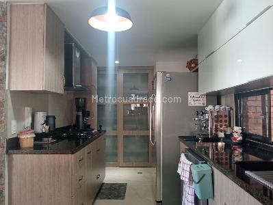 Apartamento de 4 alcobas en venta en Laureles, Medellín, 215 m² · foto 6 de 18
