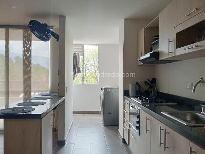 Apartamento en arriendo en Laureles, Medellín · foto 8 de 19