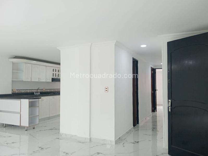 Spacious 3BR Apartment Near Universities in La America - 4