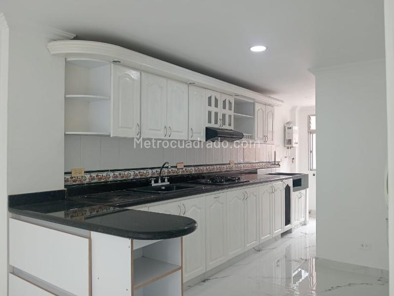 Spacious 3BR Apartment Near Universities in La America - 5