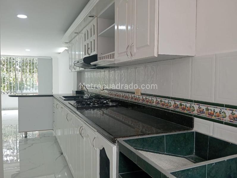 Spacious 3BR Apartment Near Universities in La America - 8