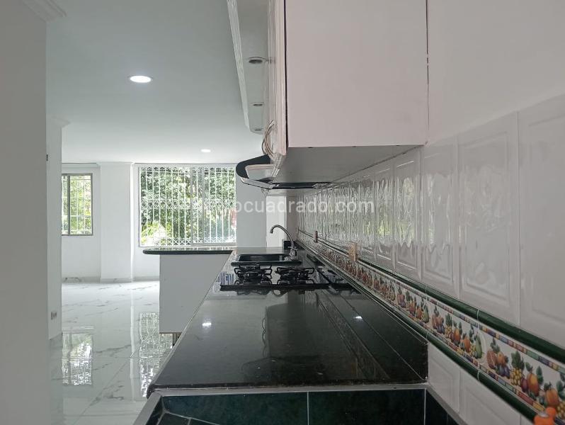 Spacious 3BR Apartment Near Universities in La America - 9