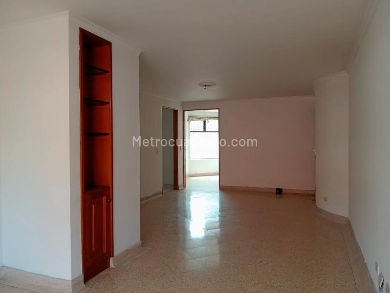 Charming 3BR Apartment Near Restaurants in Laureles - 2