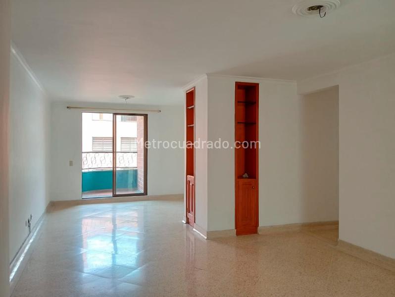 Charming 3BR Apartment Near Restaurants in Laureles - 4