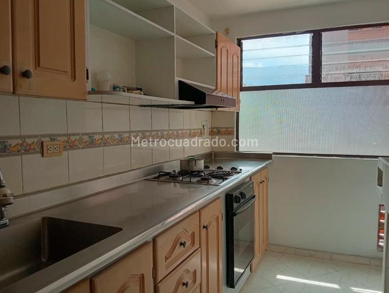 Charming 3BR Apartment Near Restaurants in Laureles - 6