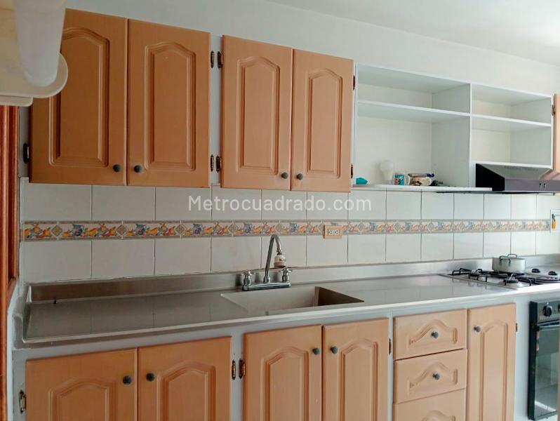 Charming 3BR Apartment Near Restaurants in Laureles - 8