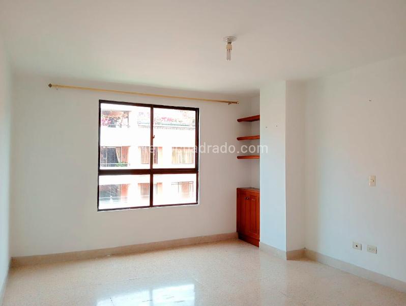 Charming 3BR Apartment Near Restaurants in Laureles - 9