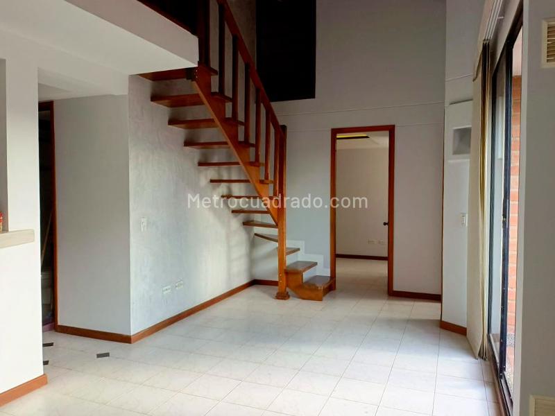 Spacious 3BR Apartment Near Parks in Belen - 3