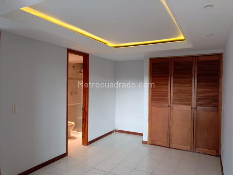 Spacious 3BR Apartment Near Parks in Belen - 9