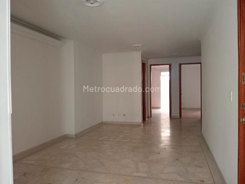 Apartamento Exterior de 3 Alcobas en Laureles con Balcón y Parqueadero