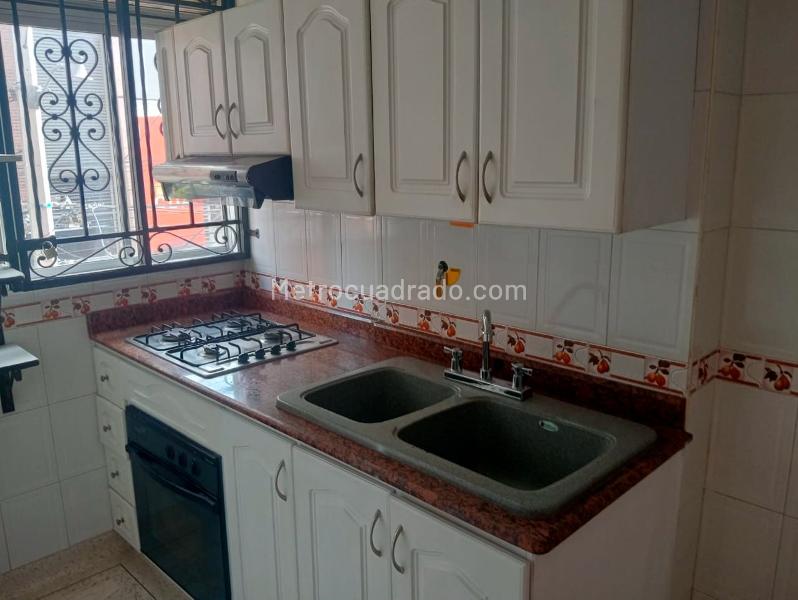 Apartamento Exterior de 3 Alcobas en Laureles con Balcón y Parqueadero - 3