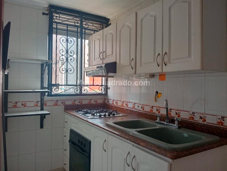 Apartamento Exterior de 3 Alcobas en Laureles con Balcón y Parqueadero - 4