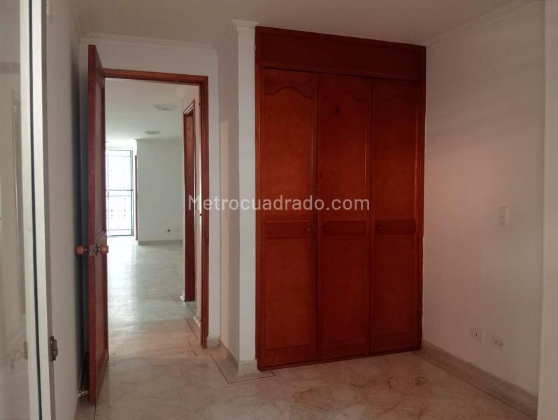 Apartamento Exterior de 3 Alcobas en Laureles con Balcón y Parqueadero - 6