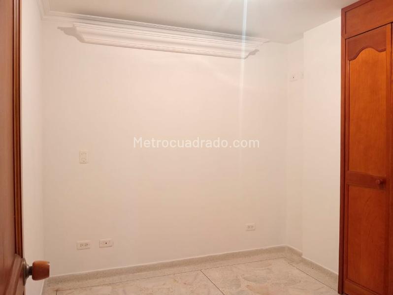 Apartamento Exterior de 3 Alcobas en Laureles con Balcón y Parqueadero - 8