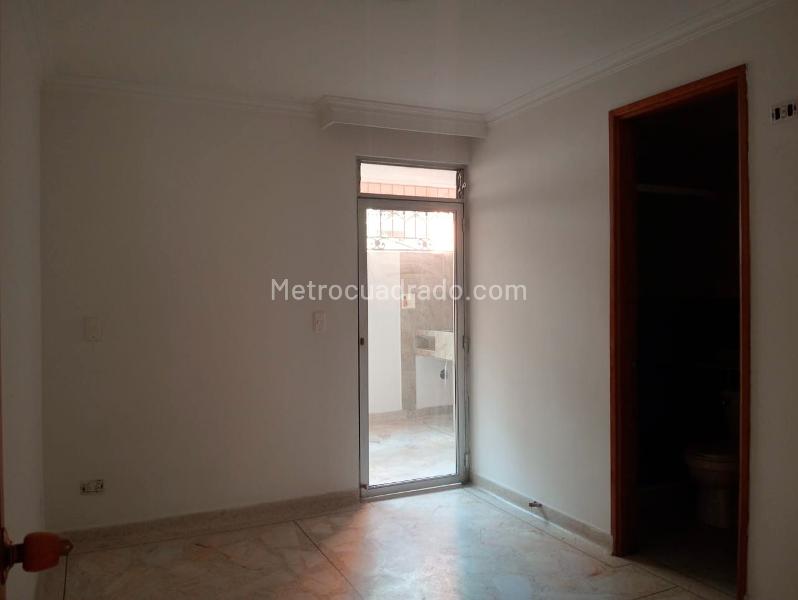 Apartamento Exterior de 3 Alcobas en Laureles con Balcón y Parqueadero - 9