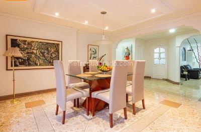 Apartamento de 3 alcobas en venta en Laureles, Medellín, 180 m² · foto 2 de 16