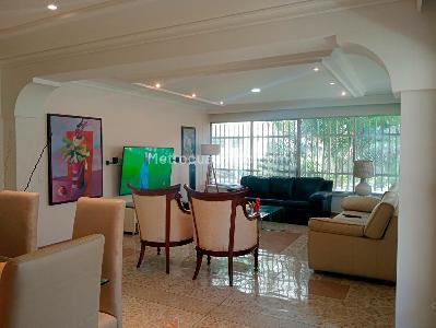 Apartamento de 3 alcobas en venta en Laureles, Medellín, 180 m² · foto 3 de 16
