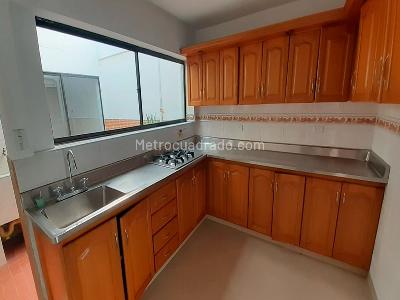 Casa de 4 alcobas en venta en Laureles, Medellín, 240 m² · foto 4 de 16