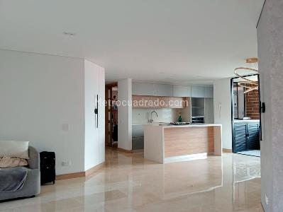 Apartamento de 3 alcobas en venta en Laureles, Medellín, 161 m² · foto 3 de 19