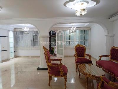 Casa de 5 alcobas en venta en Belen, Medellín, 198 m² · foto 2 de 20