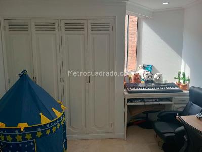Apartamento de 3 alcobas en venta en Laureles, Medellín, 124 m² · foto 13 de 19