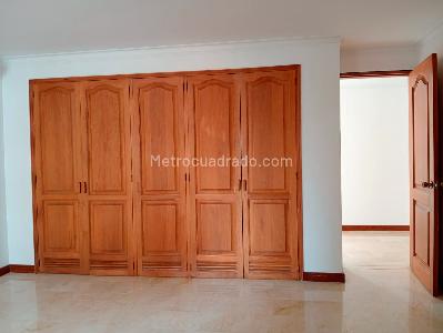 Apartamento de 3 alcobas en venta en Laureles, Medellín, 145 m² · foto 12 de 19